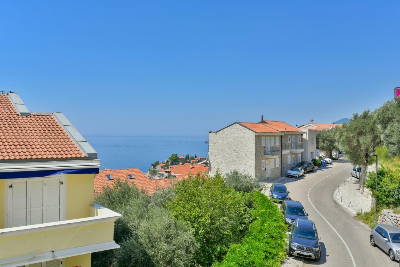 Lux Apartman Sofia Apartment Sveti Stefan Bagian luar foto